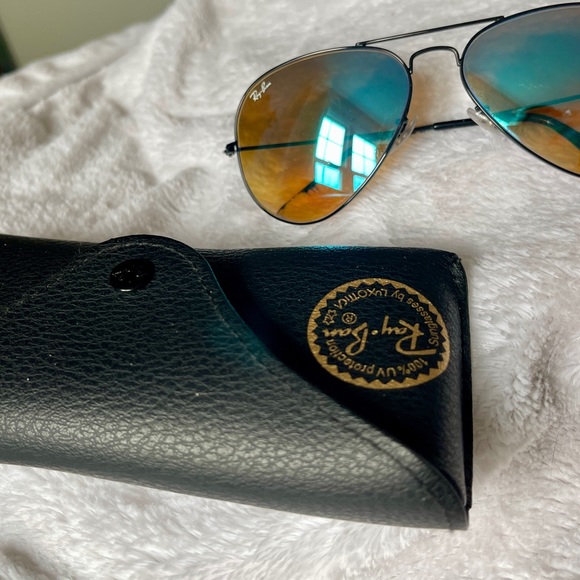 RayBan Aviator style sunglasses. Reflective blue lenses. - Picture 2 of 3